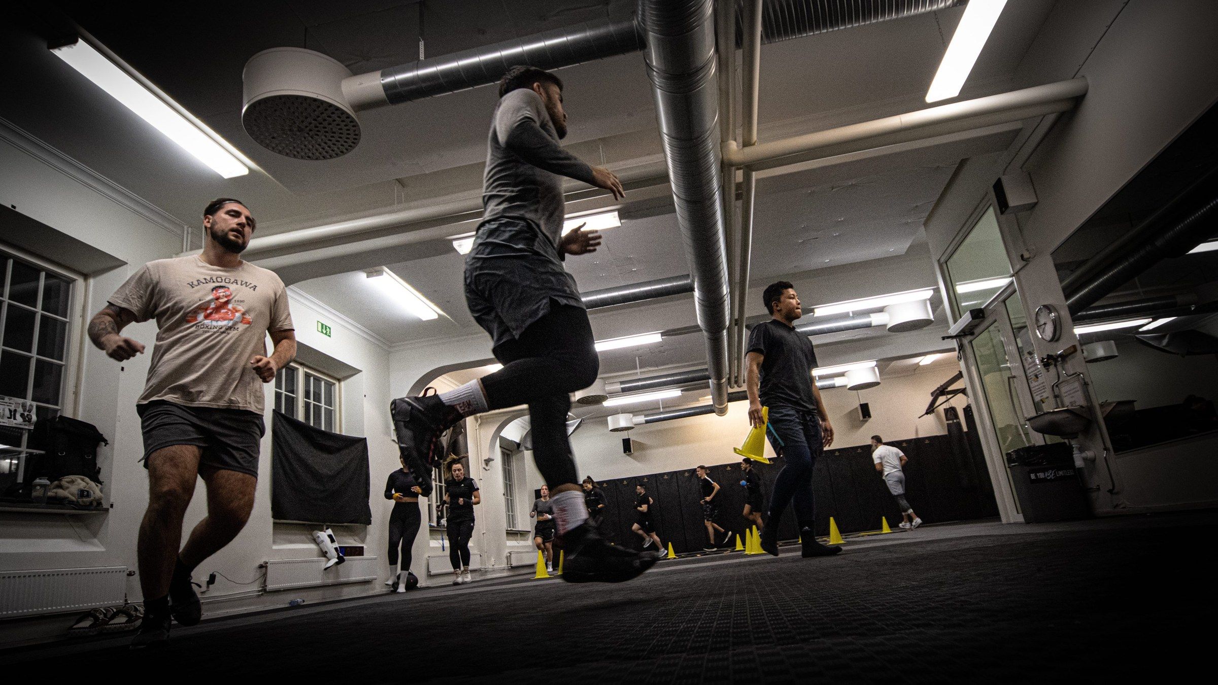Träning i Limitless Boxnings lokal på Betaniaplan i Malmö