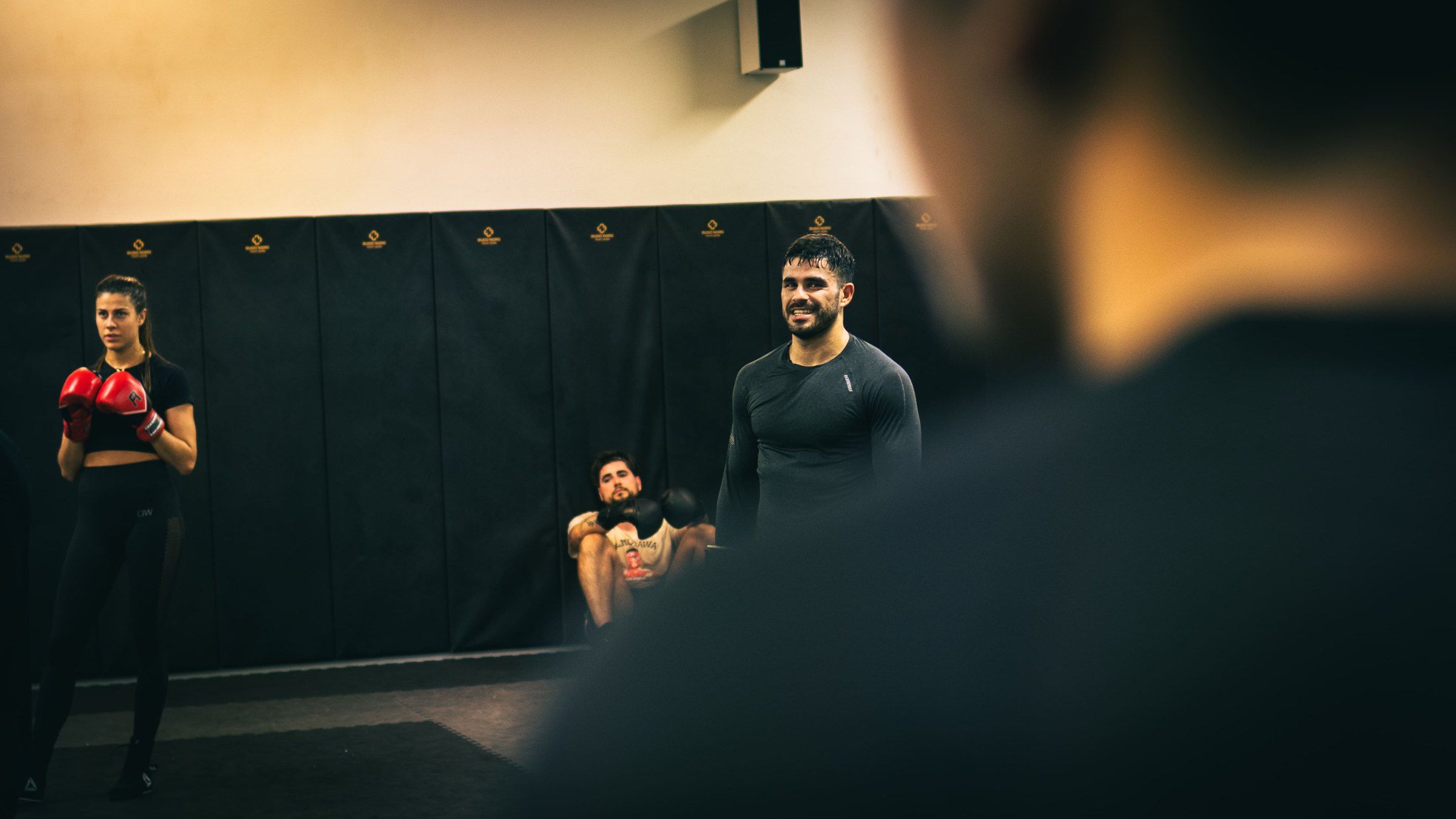 Coach and boxer training one-to-one